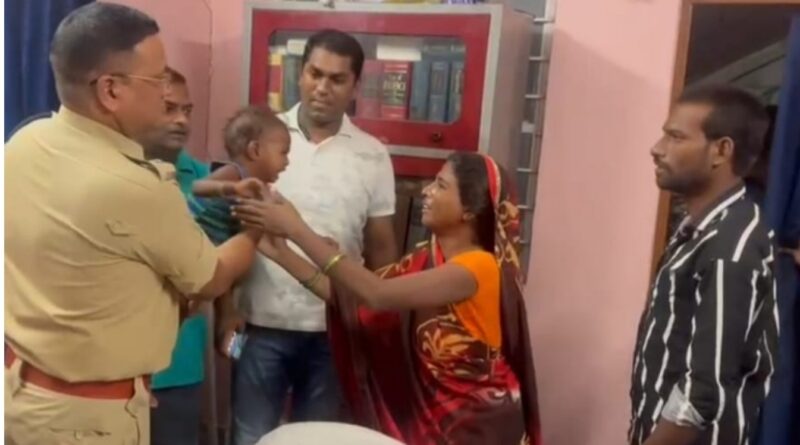 बिहार: महिला समेत सात अपहरणकर्ता अरेस्ट, घर के बाहर खेल रहे डेढ़ साल के मासूम को किया था अगवा, दिल्ली में बेचने की थी तैयारी 1 Picsart 24 07 24 22 40 55 542