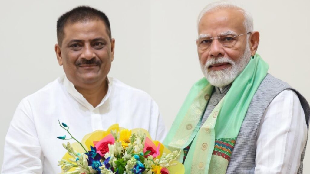 PM मोदी से मिले JDU के कार्यकारी अध्यक्ष संजय झा, बजट में बिहार को तरजीह देने के लिए जताया आभार 1 Picsart 24 07 29 19 16 39 512