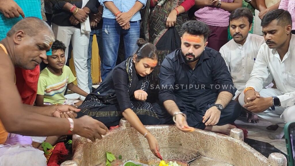समस्तीपुर पहुँची सांसद शांभवी चौधरी, थानेश्वर स्थान मंदिर में पूजा-अर्चना के बाद निकली क्षेत्र भ्रमण पर... 1 VideoCapture 20240727 145510