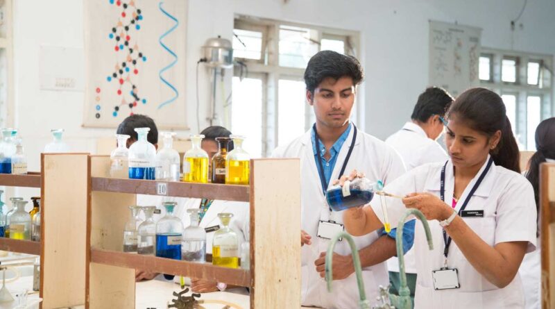 निजी फार्मेसी और पारा मेडिकल में दाखिले का बदला नियम, नहीं चलेगी मनमर्जी; ऐसे भरें फॉर्म, जानें लास्ट डेट 1 paramedical college