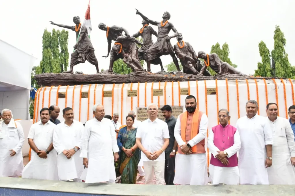 तिरंगा फहराने के लिए जब बिहार के सात युवा हो गए थे शहीद; जानें, क्या है कहानी, सीएम-राज्यपाल ने किया नमन 1 20240811 125751