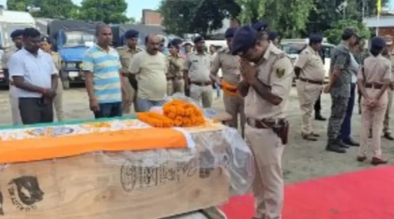 बिहार: शराब तस्करों का पीछा कर रही पुलिस जीप पलटी; ड्राइवर की मौत, चार जख्मी, दारोगा का पिस्टल किया गायब 1 20240819 090402