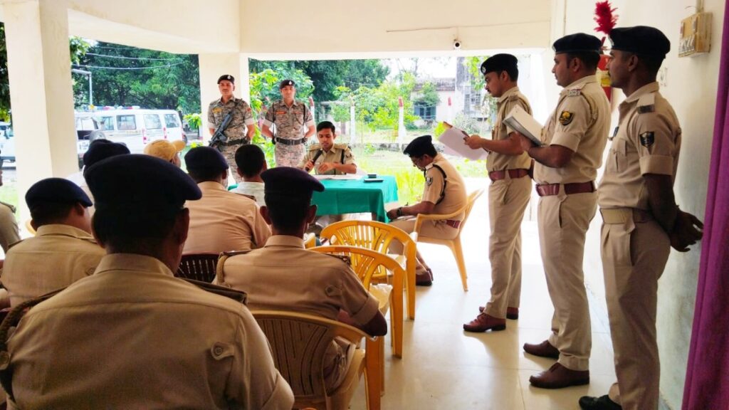 'पुलिस सभा' में समस्तीपुर के SP ने सुनीं पुलिसकर्मियों की समस्याएं, निष्पादन करने के लिये संबंधित पदाधिकारियों को दिये निर्देश 1 20240827 195723
