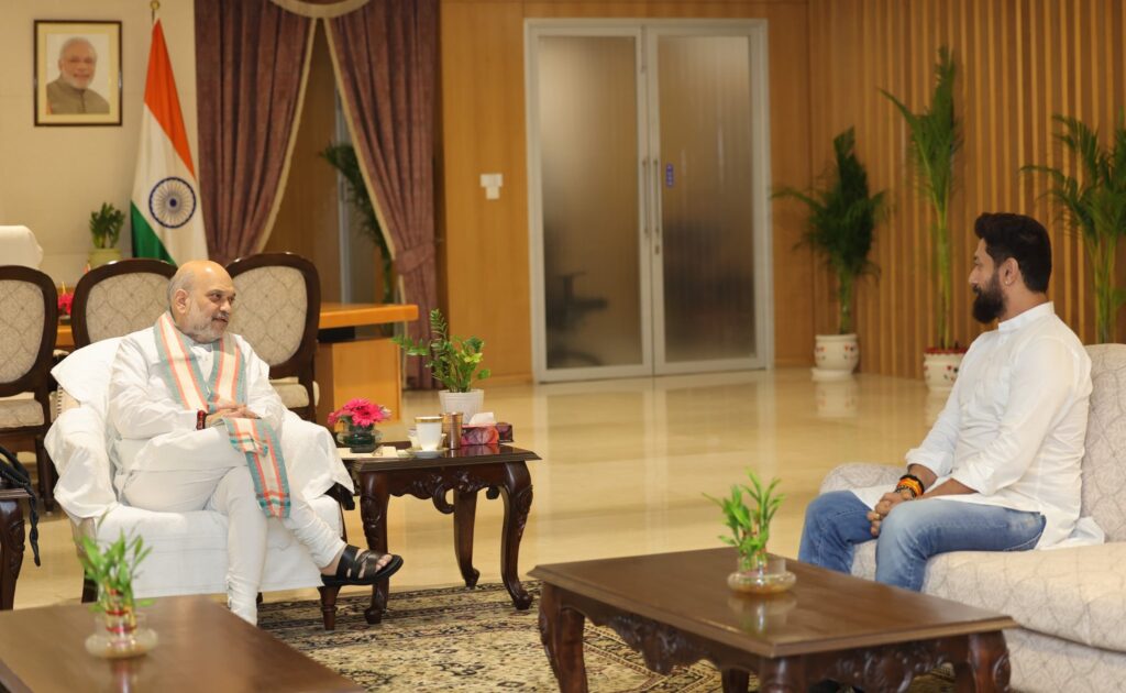 दिन में पार्टी नेताओं के साथ बैठक, शाम को अमित शाह से मुलाकात, चिराग पासवान खेल रहे कौन सा दांव? 1 20240830 222526