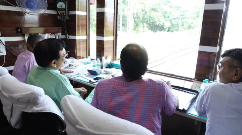 ECR के महाप्रबंधक छत्रसाल सिंह ने किया पाटलिपुत्र-कर्पूरीग्राम रेलखंड का विंडो ट्रेलिंग निरीक्षण 1 IMG 20240801 WA0108