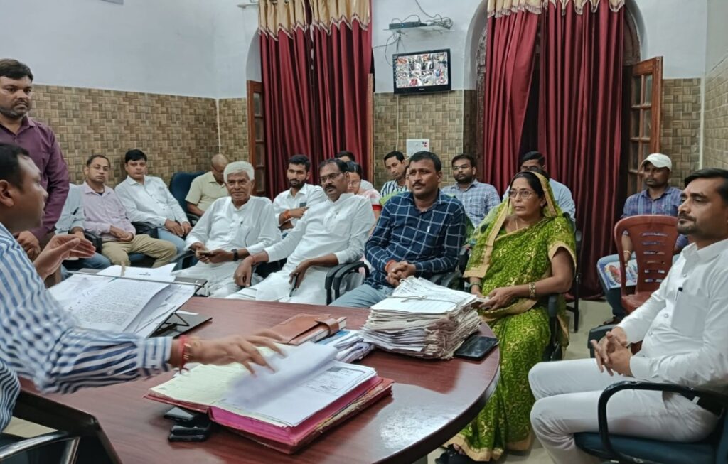 समस्तीपुर सदर SDO कार्यालय में अनुश्रवण समिति की बैठक, खाद्य सुरक्षा से सम्बंधित समस्याओं पर हुई चर्चा 1 IMG 20240823 WA0122