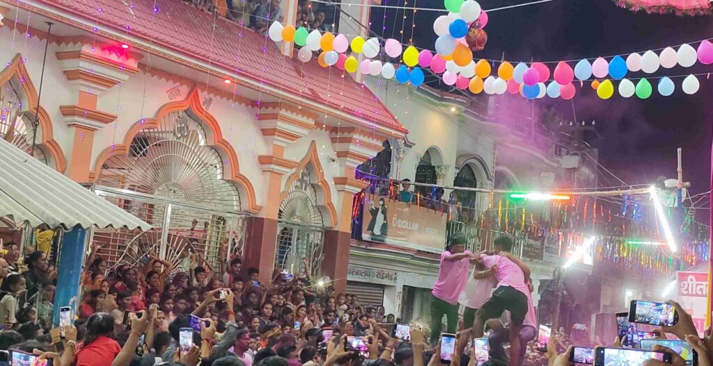 विद्यापतिनगर में मटका फोड़ प्रतियोगिता में युवाओं का दिखा उत्साह, दलसिंहसराय की टीम बनी विजेता 1 IMG 20240831 WA0025