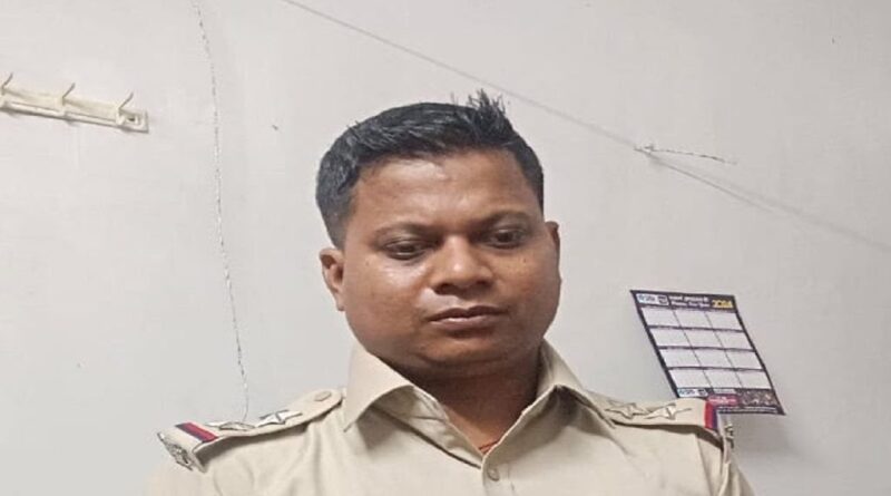 बिहार: BA पास फर्जी दरोगा गिरफ्तार, पुलिस बोली-वसूली कर रहा था; मां ने कहा- बहन के साथ राखी पर फोटो खिंचवाने के लिए पहनी थी वर्दी 1 New Project 93 1024x576 1