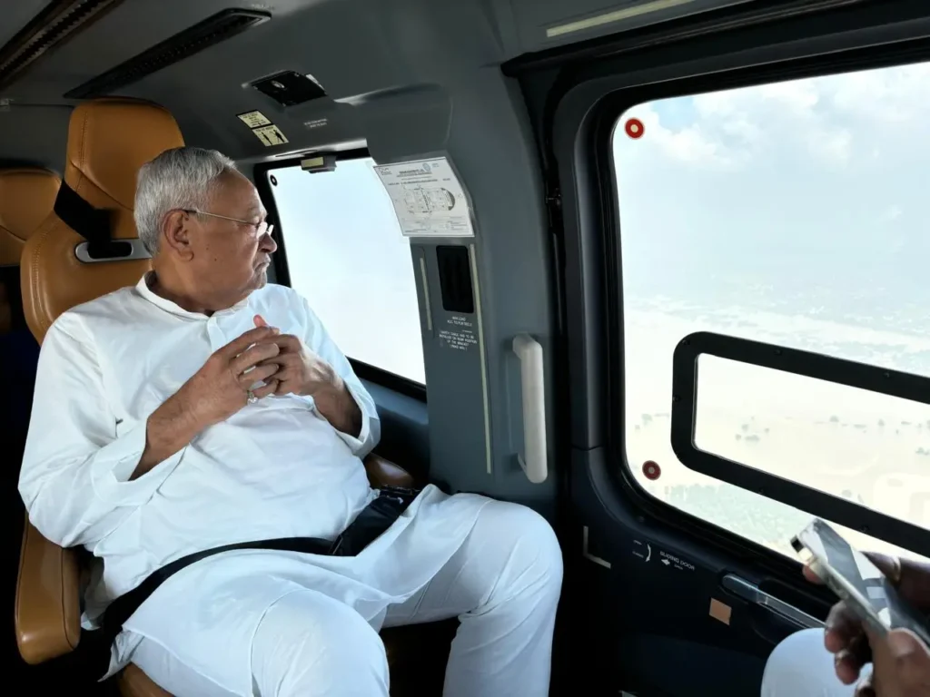 बिहार की नदियों में उफान से बाढ़ के हालात, सीएम नीतीश ने किया हवाई सर्वे 1 20240920 173206