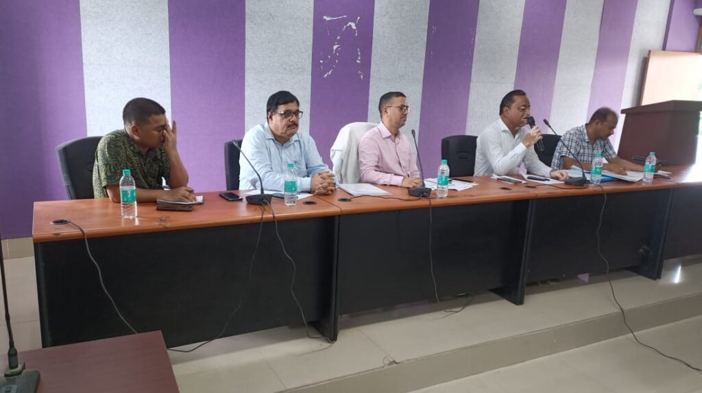 भूमि-सर्वेक्षण ग्रामसभा में उपस्थित लोगों का हस्ताक्षर कराने व मोबाइल नंबर लेकर ग्रूप बनाने का आदेश 1 IMG 20240831 WA0042