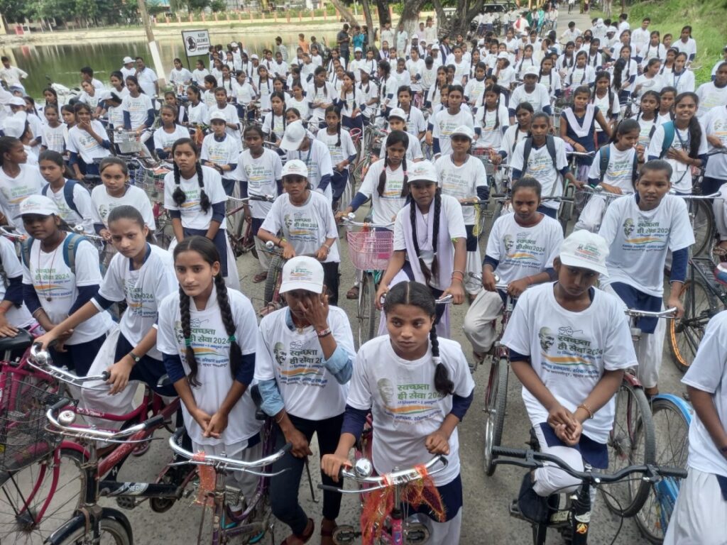 समस्तीपुर में स्कूली बच्चों ने निकाली साइकिल रैली, दिया स्वच्छता का संदेश 1 IMG 20240924 WA0095