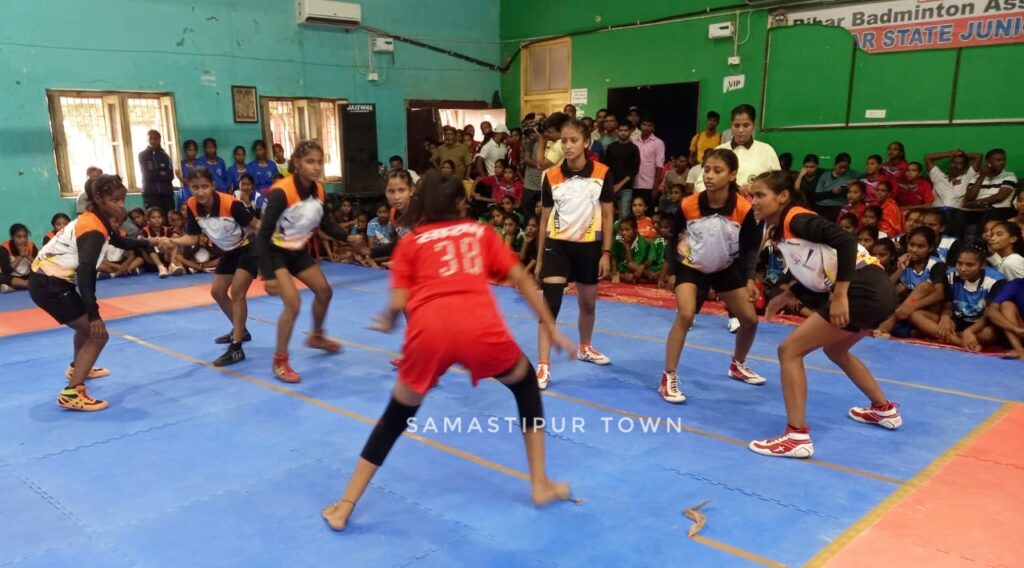 समस्तीपुर में चल रहे राज्य स्तरीय विद्यालय बालिका कबड्डी प्रतियोगिता में पटना, मुजफ्फरपुर, भागलपुर व वैशाली अगले चक्र में पहुंची 1 IMG 20240927 WA0136