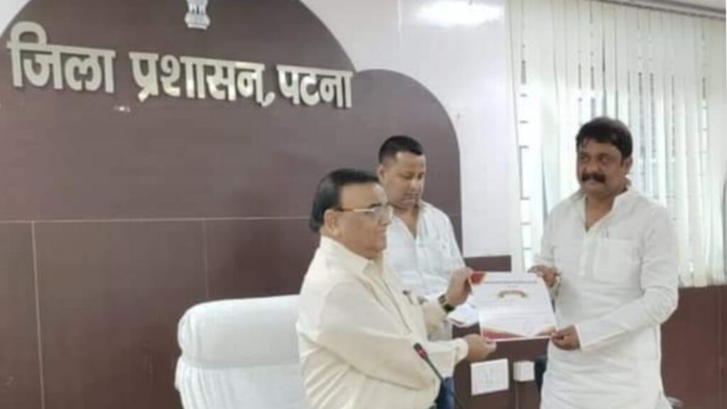 समस्तीपुर के MLC डॉ. तरुण चौधरी निर्विरोध बने भूमि विकास बैंक के निदेशक 1 Picsart 24 09 13 23 22 12 721