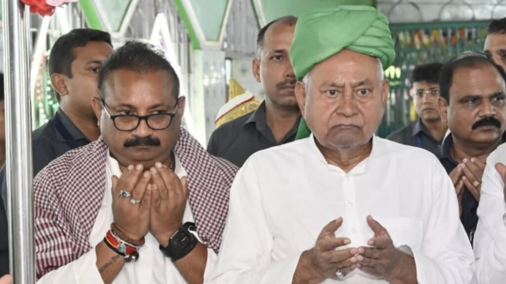 कविता कह कर नीतीश के बारे में ये क्या कह गए अशोक चौधरी? मुख्यमंत्री ने सीएम हाउस बुलाकर लगाई कड़ी फटकार 1 Picsart 24 09 24 12 40 21 754