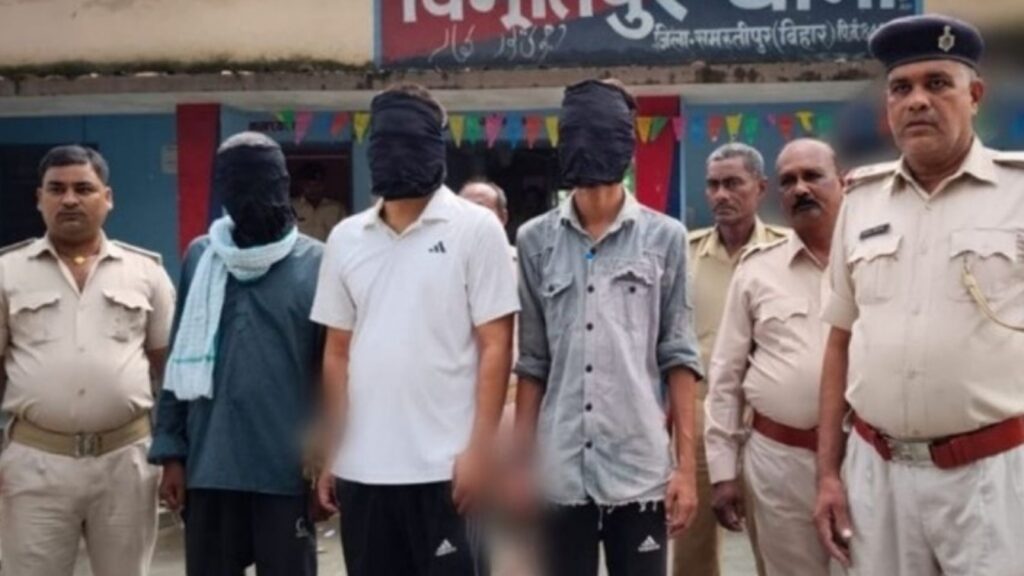 गुप्त सूचना के आधार पर अपराधिक षडयंत्र रच रहे तीन अपराधी हथियार संग तीन गिरफ्तार, एक फरार 1 Picsart 24 09 30 07 53 30 855