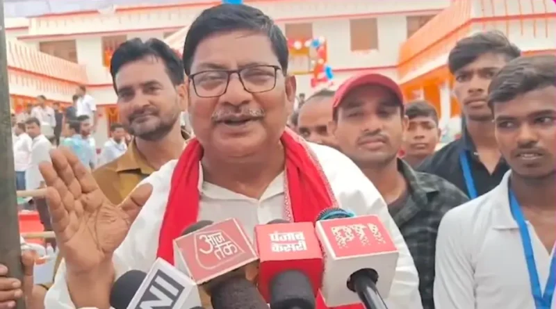 गुलदस्ता देने खड़े थे हमको ठेल कर खदेड़ दिया; सांसद सुदामा प्रसाद का नीतीश की सुरक्षा टीम पर आरोप, बोले- जनता का अपमान 1 Screenshot 20240905 171441