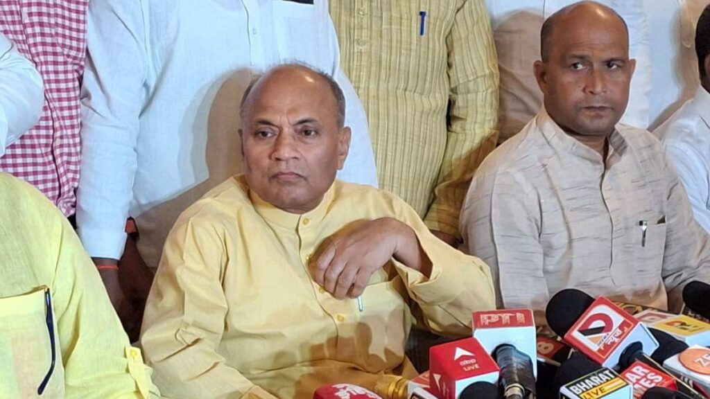 फ्यूज बल्ब हैं, उनका कुछ नहीं हो सकता; पार्टी बनाई तो आरसीपी पर हमलावर हुई जेडीयू 1 03947616002f3abec4f9931e757e53ca17303558427421008 original