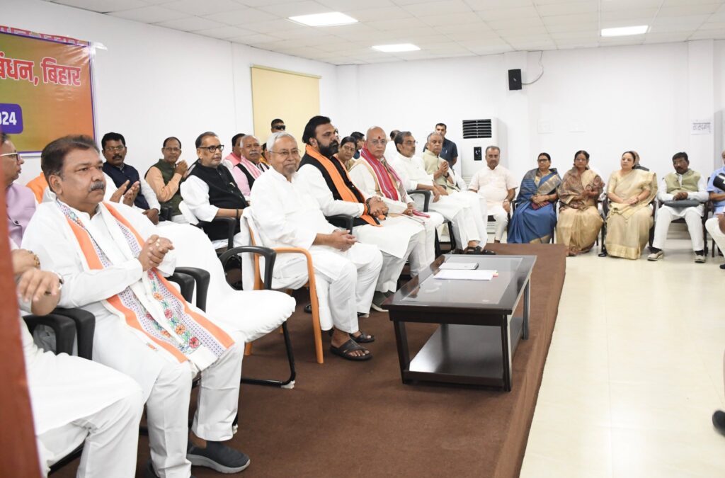 नीतीश के नेतृत्व में 2025 का चुनाव और 220 सीटें जीतने का टारगेट, एनडीए की बैठक में क्या-क्या हुआ 1 20241028 153636