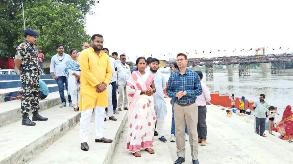समस्तीपुर नगर निगम की महापौर व नगर आयुक्त ने विभिन्न छठ घाटों का किया निरीक्षण, दिये आवश्यक निर्देश 1 FB IMG 1729959986863