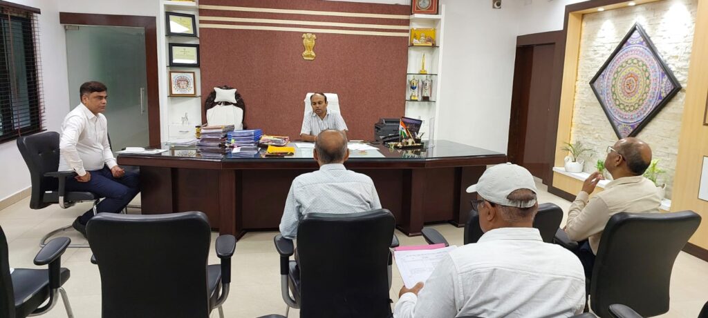 मुख्य सचिव की बैठक से पहले समस्तीपुर DM ने सभी पदाधिकारियों के साथ की समीक्षा बैठक 1 IMG 20241004 WA0037