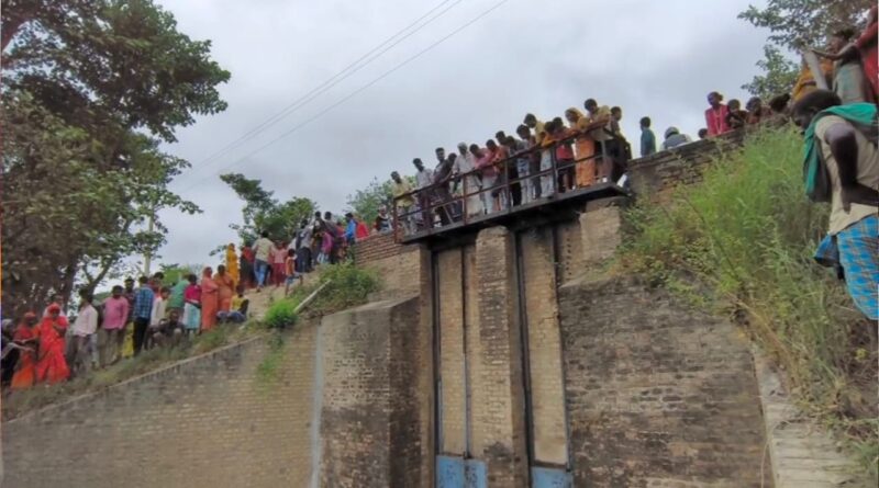 खानपुर में नृशंसतापूर्व ह'त्या के बाद पुल के नीचे फेंकी गयी युवती की अब तक नहीं हुई पहचान 1 IMG 20241025 WA0062