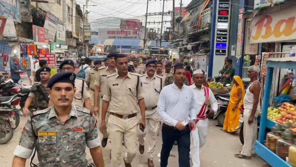 दुर्गापूजा में जाम से बचने के लिए समस्तीपुर शहरी क्षेत्र में रुट को किया गया डायवर्ट, बड़े वाहनों के परिचालन पर प्रतिबंध 1 VideoCapture 20241008 192710