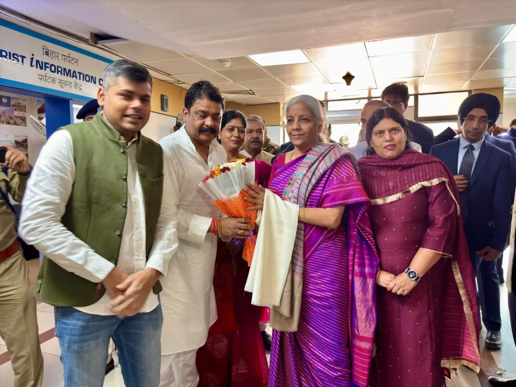 एक साल में दुनिया की तीसरी सबसे बड़ी अर्थव्यवस्था बनेगा भारत, दरभंगा में बोलीं निर्मला सीतारमण 1 20241130 072445