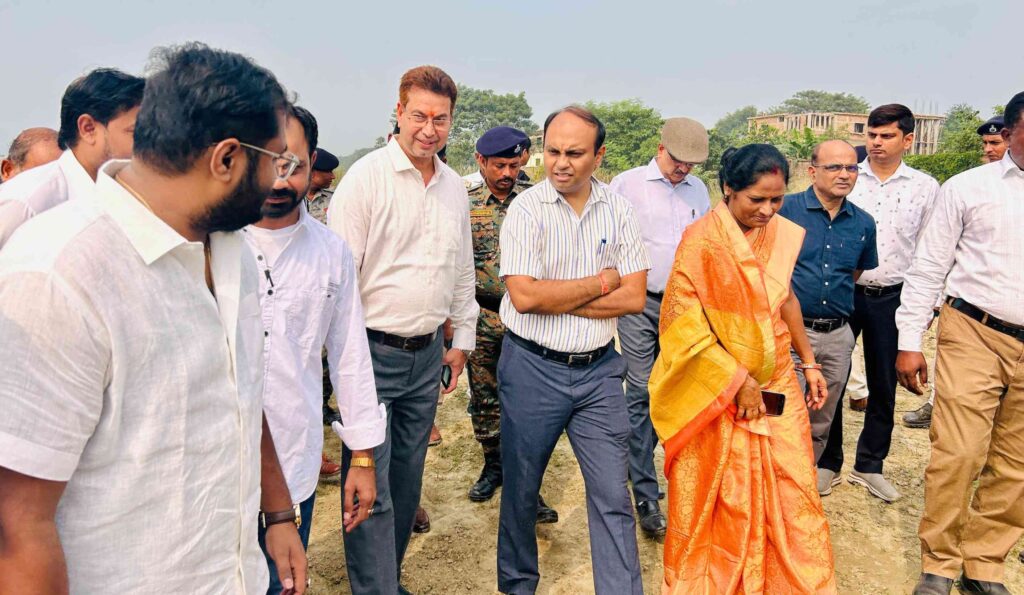 समस्तीपुर DM ने नगर निगम की महापौर व आयुक्त के साथ छठ घाटों का किया निरीक्षण, दिये आवश्यक निर्देश 1 IMG 20241102 WA0032