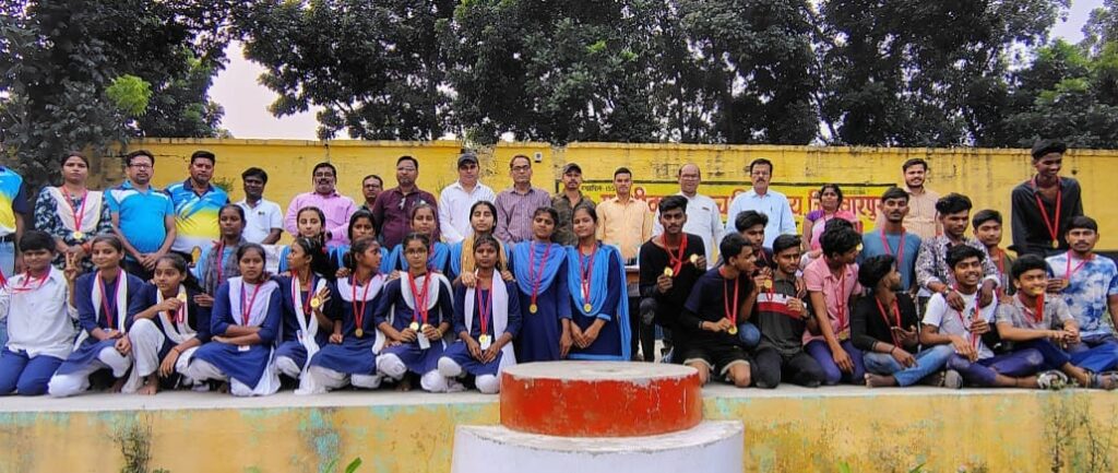 जिला स्थापना दिवस समारोह को लेकर प्रखंड स्तरीय खेल प्रतियोगिता का आयोजन, कबड्डी में नवादा व जितवारपुर चौथ ने मारी बाजी 1 IMG 20241113 WA0065