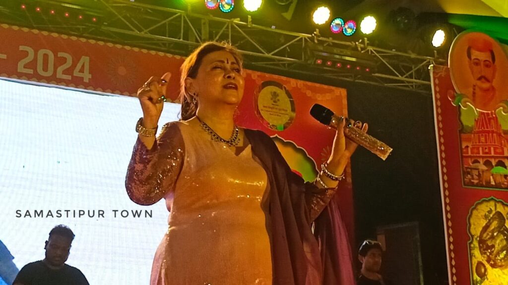 अठरा बरस की कुवांरी कली थी, घूंघट में मुखड़ा छुपा के चली थी...; पूर्णिमा श्रेष्ठ की प्रस्तुति से महोत्सव का हुआ आगाज 1 IMG 20241113 WA0073