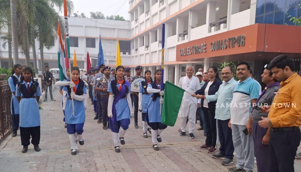 समस्तीपुर जिला स्थापना दिवस समारोह पर निकाली गई प्रभात फेरी, आज पटेल मैदान में प्रभारी मंत्री श्रवण कुमार करेंगे उद्घाटन 1 IMG 20241114 WA0007