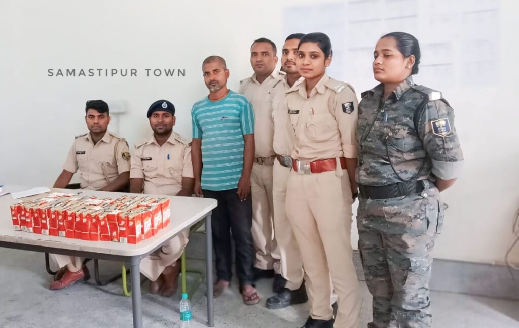 समस्तीपुर: उत्पाद विभाग की टीम ने लगुनियाँ रघुकंठ गांव में ट्रेटा पैक शराब के साथ कारोबारी को किया गिरफ्तार 1 IMG 20241115 WA0071