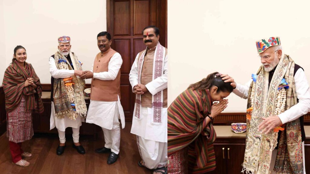 पीएम मोदी से मिलकर समस्तीपुर की सांसद शांभवी ने मैथिली में संविधान के विमोचन पर आभार जताया 1 InCollage 20241127 213355736