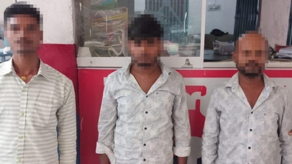लूट की बड़ी घटना को अंजाम देने से पहले समस्तीपुर पुलिस ने तीन बदमाशों को हथियार समेत किया गिरफ्तार 1 Picsart 24 11 09 22 35 20 225