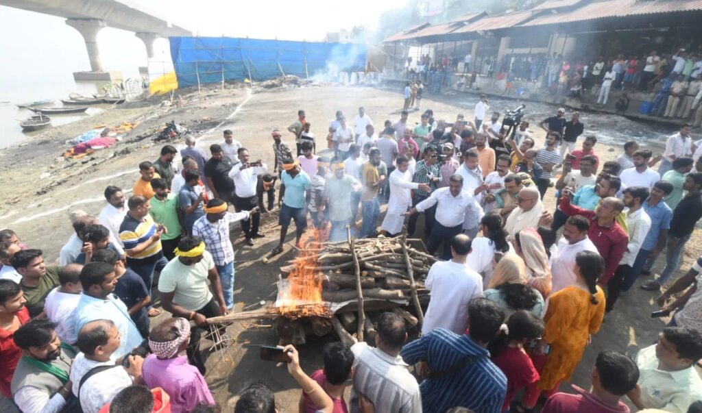 जहां पति का हुआ अंतिम संस्कार वहीं शारदा सिन्हा की अंत्येष्टि, गुलबी घाट पर बेटे ने दी मुखाग्नि 1 WhatsApp Image 2024 11 07 at 10.43.23 1730957598711