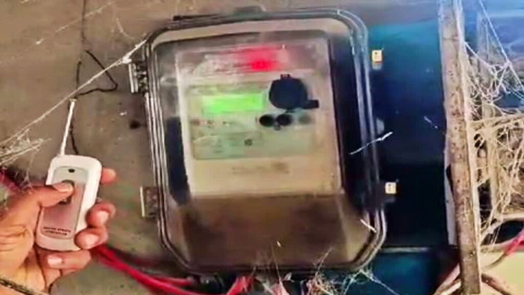 गजब तरीके से बिजली चुराता था मिल संचालक, Smart Meter को भी दे दिया चकमा; 'चोरी' देखकर अधिकारी रह गए दंग 1 1200 675 23190940 537 23190940 1735122219683