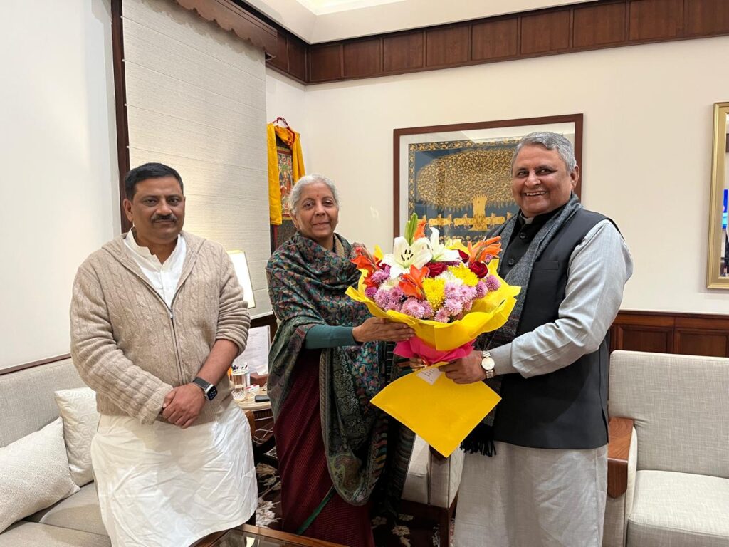 निर्मला सीतारमण से मिले विजय चौधरी और संजय झा, बाढ़ नियंत्रण की 6650.33 करोड़ की योजनाओं को स्वीकृति देने की मांग 1 20241218 221051
