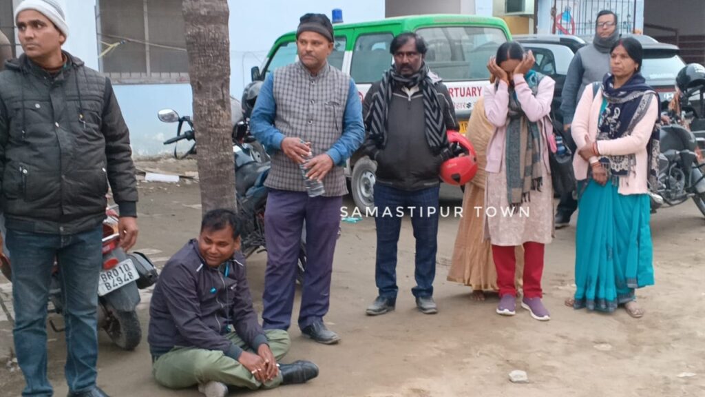 समस्तीपुर शहर के बहादुरपुर में ट्रैक्टर की ठोकर से बाइक सवार शिक्षिका की मौ'त, बाइक चला रहा युवक बाल-बाल बचा 1 IMG 20241207 WA0067