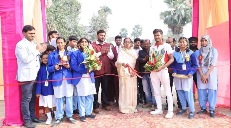 होली मिशन हाई स्कूल सतमलपुर में वार्षिकोत्सव का आयोजन, सांस्कृतिक कार्यक्रम के दौरान बच्चों ने बांधा समा 1 IMG 20241209 WA0028