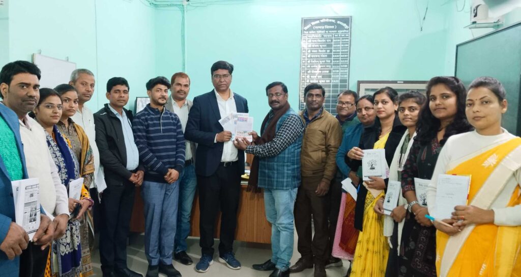 बच्चों में पठन और गणितीय कौशल के लिए समस्तीपुर शिक्षा भवन में कार्यशाला आयोजित, विद्यालयी पत्रिकाओं का हुआ लोकार्पण 1 IMG 20241219 WA0122