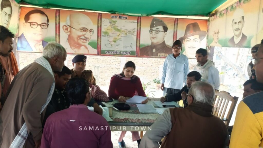 सरायरंजन थाना परिसर में जनता दरबार के दौरान चार मामलों का हुआ निष्पादन 1 IMG 20241221 WA0106