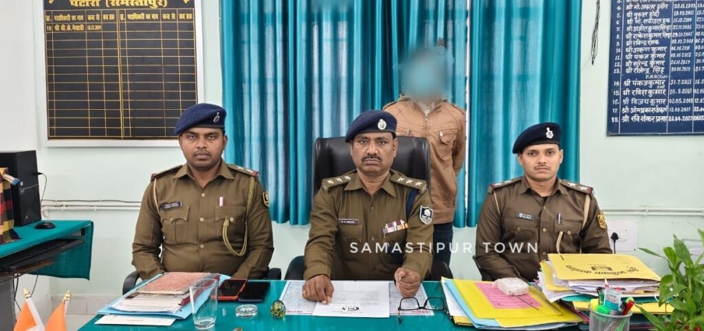 मोहिउद्दीननगर के रहने वाले 25 हजार के इनामी गुड्डू सिंह को पटना से किया गया गिरफ्तार 1 IMG 20241224 WA0104