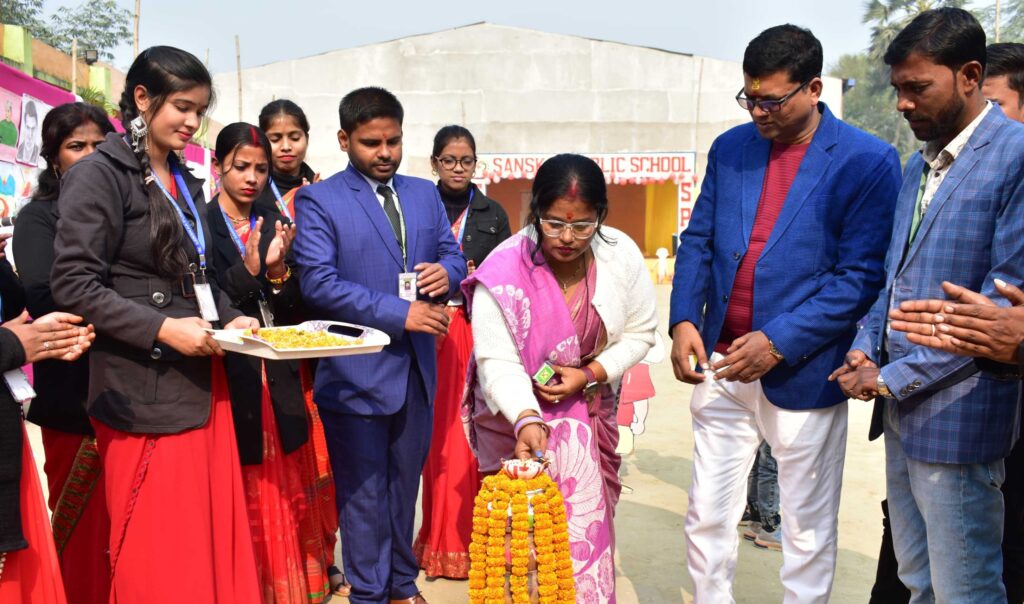 संस्कार पब्लिक स्कूल में विज्ञान-कला-शिल्प प्रदर्शनी एवं सांस्कृतिक कार्यक्रम का आयोजन 1 IMG 20241225 WA0083