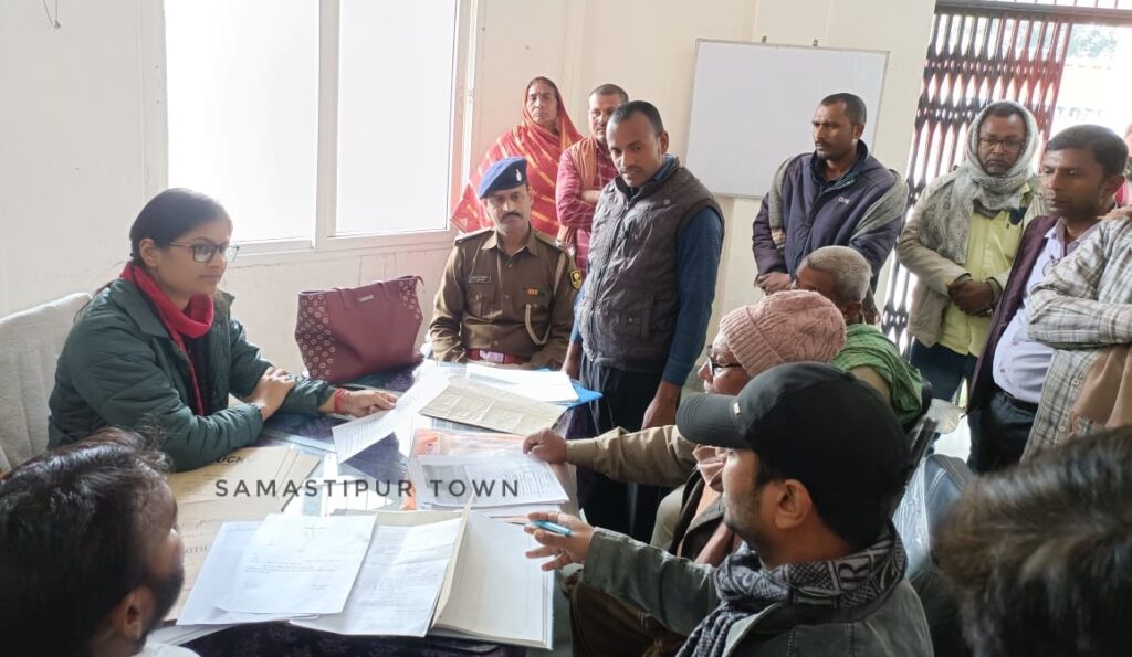 सरायरंजन थाना पर जनता दरबार में भूमि विवाद के 8 मामलों का हुआ निष्पादन 1 IMG 20241228 WA0066