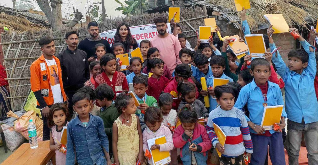 निःशुल्क शिक्षा केन्द्र पर बच्चों के बीच चित्रकला प्रतियोगिता का आयोजन 1 IMG 20241230 WA0094