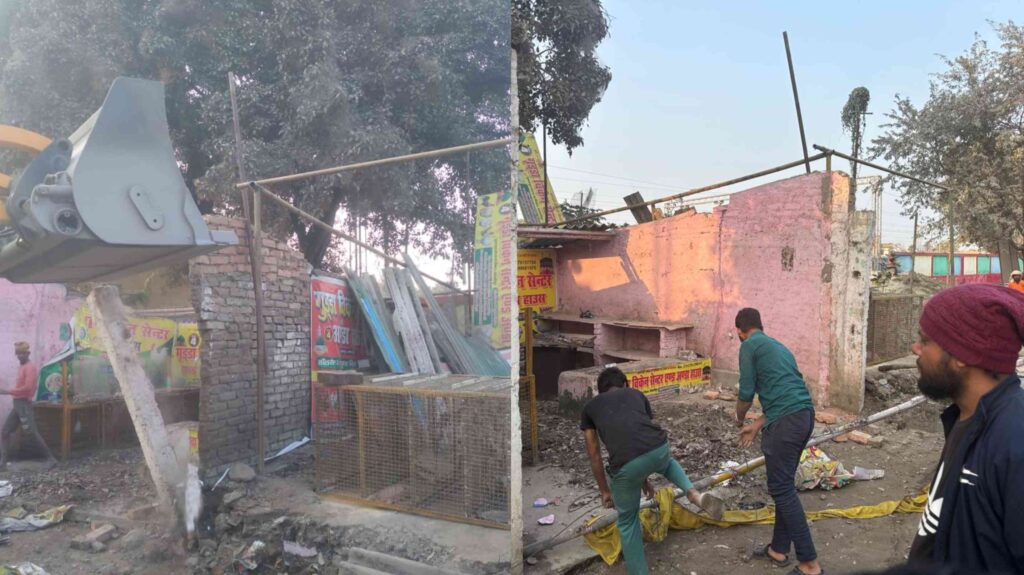 समस्तीपुर मंडल के मुक्तापुर स्टेशन तथा रेल फाटक के मध्य चलाया गया अतिक्रमण मुक्ति अभियान 1 InCollage 20241225 101718081