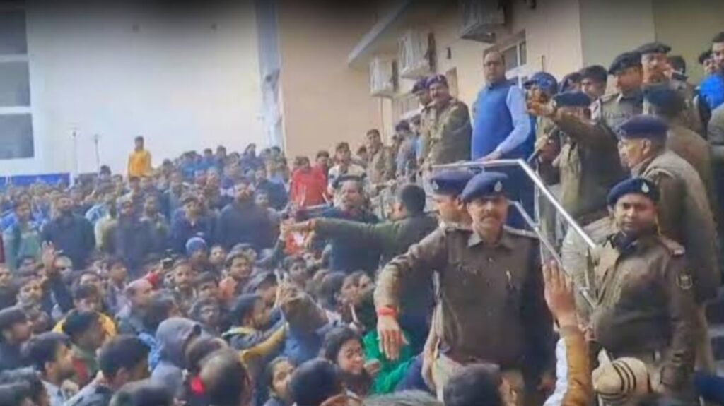 कोई पेपर लीक नहीं, सब शरारती तस्वों की करतूत; BPSC पीटी परीक्षा में हंगामा पर आयोग का दावा 1 Picsart 24 12 13 18 24 38 858