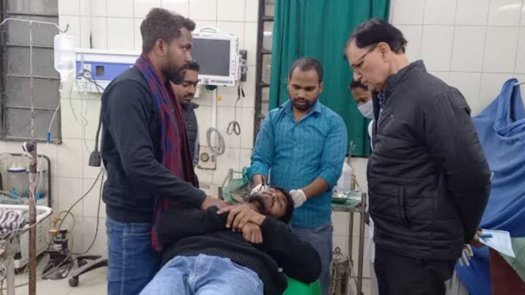 रंगदारी नहीं देने पर युवक के सिर पर धारदार हथियार से वार कर बदमाशों ने किया घायल 1 Picsart 24 12 21 20 27 53 102