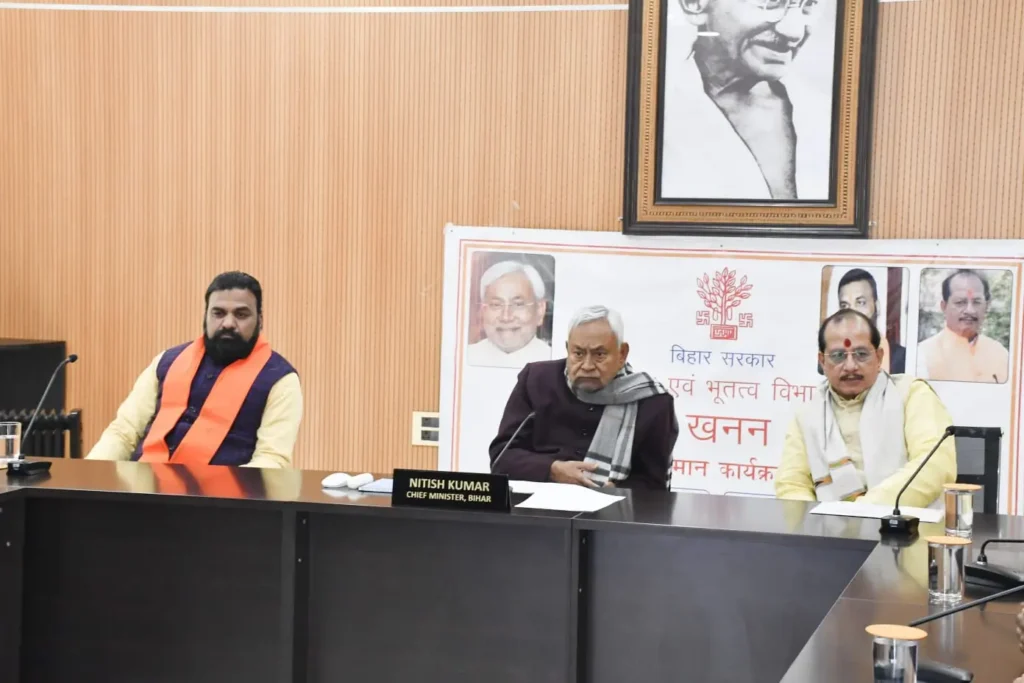 24 लोगों को मिला ईनाम: अवैध बालू लदे ट्रैक्टर की जानकारी देने पर 5000, ट्रक पर 10 हजार मिले 1 20250102 140017