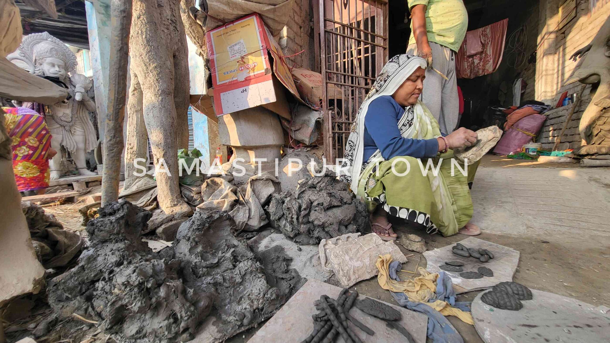 समस्तीपुर: चाक की तरह चकरघिन्नी बनी कुम्हारों की जिन्दगी, क्यों पारंपरिक पेशे से नहीं जुड़ना चाहती है युवा पीढ़ी ? 10 20250125 155110 scaled